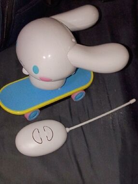 Sanrio Cinnamaroll Remote-Control Skateboard Toy - Cute Ride-On Figure